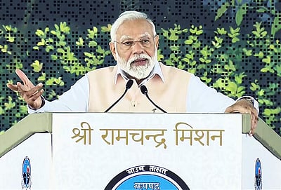 திருமண விழாக்களை வெளிநாடுகளில் நடத்த வேண்டாம் : பிரதமர் மோடி