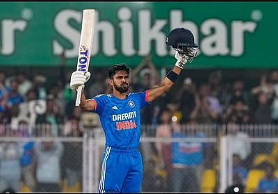 டி20 போட்டியில் முதல் சதத்தைப் பதிவு செய்த ருதுராஜ் கெய்க்வாட்; ஆஸி.க்கு 223 ரன்கள் இலக்கு!