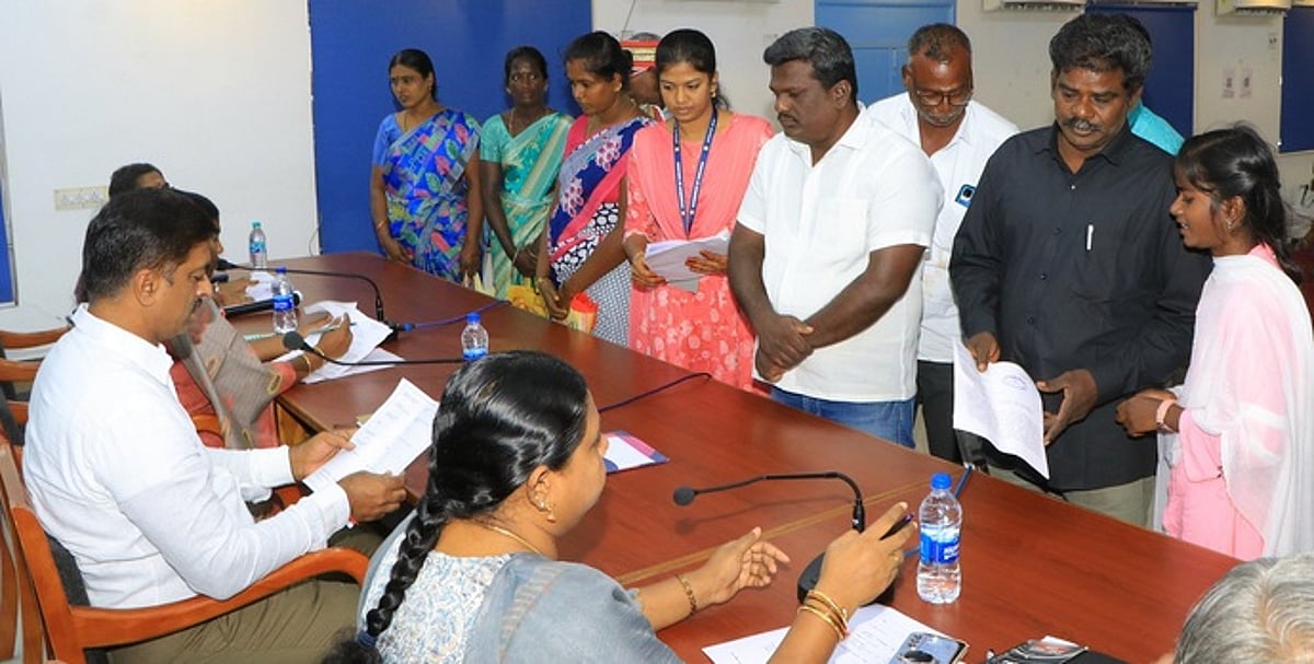 கஸ்பா ரயில்வே மேம்பால தடுப்புச் சுவரை உயா்த்தக் கோரி மனு