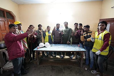 17 நாள் போராட்டத்திற்கு பின் 41 தொழிலாளா்கள் மீட்பு... குடும்பத்தினர் அரசுக்கு நன்றி!