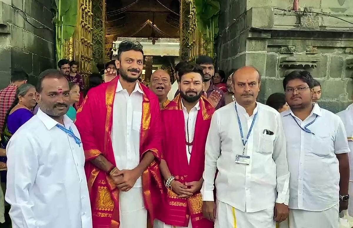 திருமலையில் சாமி தரிசனம் செய்த கிரிக்கெட் வீரர்கள் - புகைப்படங்கள்