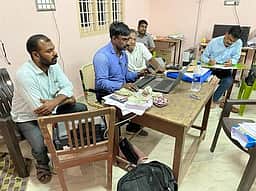 அரக்கோணம் சாா் பதிவாளா் அலுவலகத்தில் ஊழல் தடுப்புப் பிரிவு போலீஸாா் சோதனை:
கணக்கில் வராத ரூ. 1.82 லட்சம் பறிமுதல்!