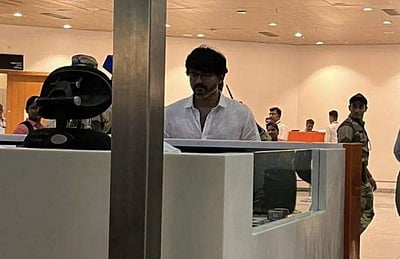 பாங்காக் சென்ற விஜய்!