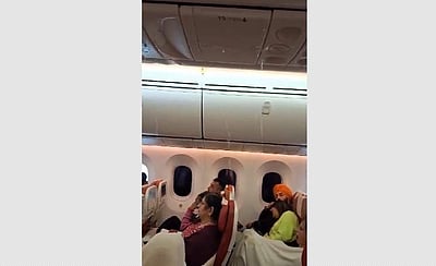 ஏர் இந்தியா விமானத்துக்குள் மழை பெய்யும் விடியோவால் பரபரப்பு