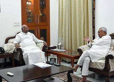 இந்தியா கூட்டணியில் தொய்வா? - நிதீஷ் குமாருடன் தொலைபேசியில் பேசிய கார்கே!