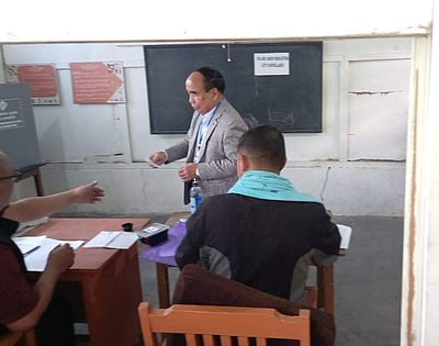 தொழில்நுட்பக் கோளாறு சரியானது! மிஸோரம் முதல்வர் வாக்களித்தார்