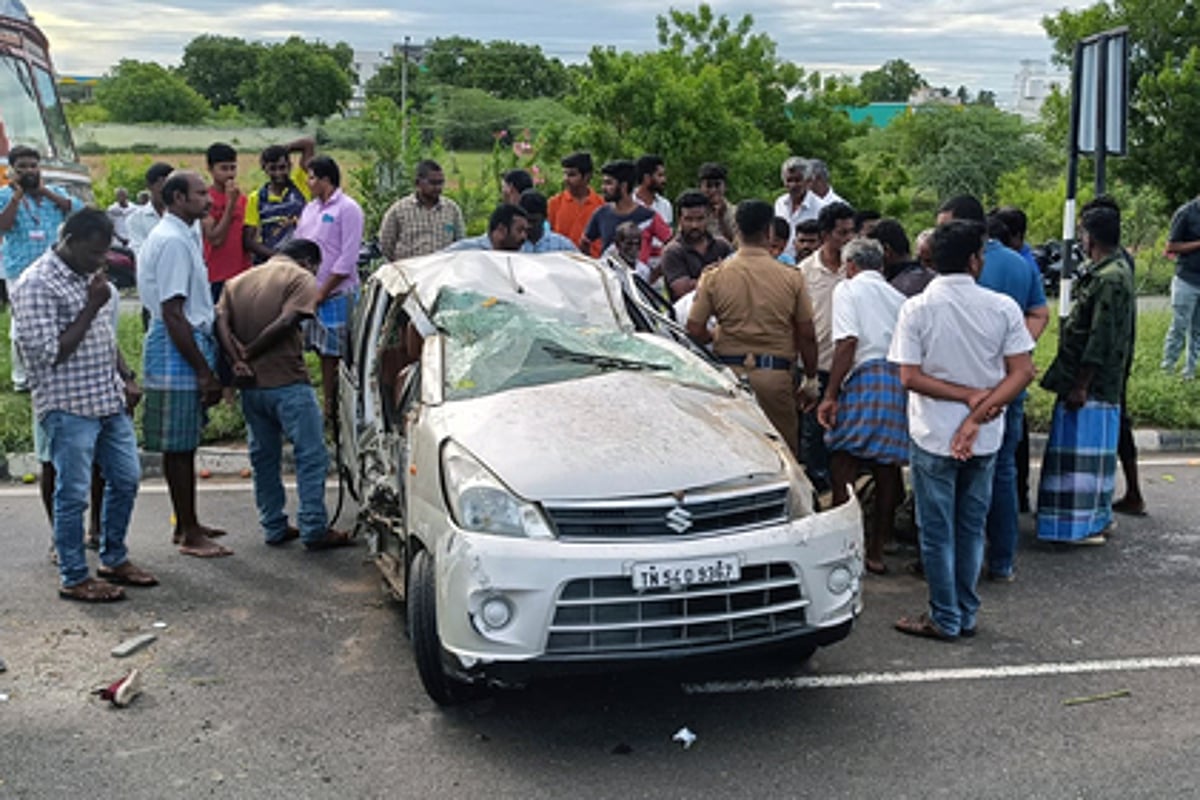 சாலை விதிகளை மதிப்போம்