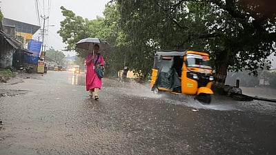 தமிழகத்தில் 2 நாள்களுக்கு கனமழை தொடரும்: வானிலை ஆய்வு மையம்