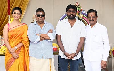 பூஜையுடன் தொடங்கிய ட்ரெயின் படப்பிடிப்பு - புகைப்படங்கள்