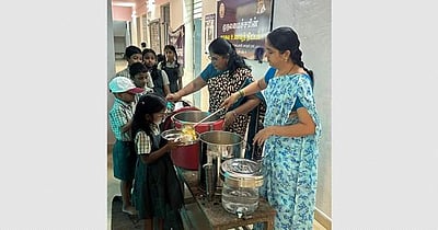 9 நாள்களுக்கு பின் சென்னை உள்ளிட்ட 4 மாவட்டங்களில் பள்ளிகள் திறப்பு!