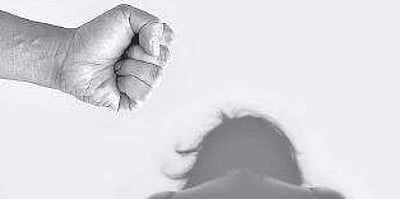 காதலர்கள் தலைமறைவு, தாயை நிர்வாணமாக்கி துன்புறுத்திய கும்பல்!