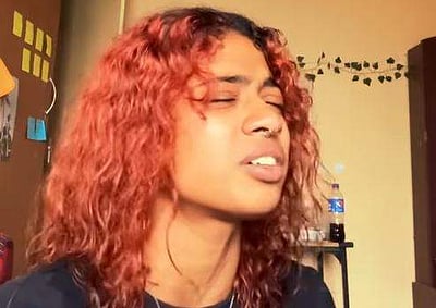 சித்தா பாடல் வரிகளால் உலகளவில் கவனம் பெற்ற பாடகி!