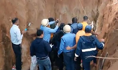 6 மணி நேர போராட்டத்திற்கு பின் ஆழ்துளை கிணற்றுக்குள் விழுந்த பச்சிளம் குழந்தை மீட்பு!