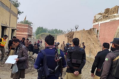 பாகிஸ்தான்: மோதலில் 11 ராணுவ வீரர்கள்; 19 பயங்கரவாதிகள் பலி! 