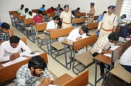 நீட் மட்டுமல்ல ஒரு தேர்வையும் விட்டு வைக்காத குஜராத் கும்பல்!