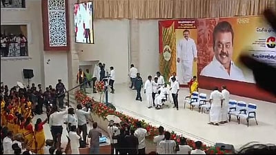 தேமுதிக பொதுக்குழுவில் விஜயகாந்த் பங்கேற்பு