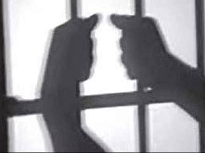 மாணவிகள் மீது ஆசிட் வீசிய வழக்கு: இளைஞருக்கு 22 ஆண்டுகள் சிறை 