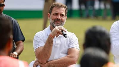 அவதூறு வழக்கு: நேரில் ஆஜராகுமாறு ராகுல் காந்திக்கு சம்மன்