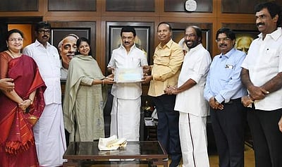 மிக்ஜம் புயல்: ஒரு மாத ஊதியத்தை நிவாரணமாக வழங்கிய திமுக எம்.பி.க்கள்!