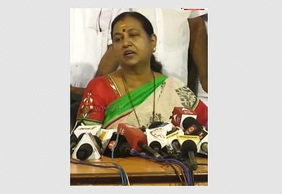 தமிழக அரசு வழங்கும் நிவாரணத்தை வைத்து மிக்சி, கிரைண்டர் கூட வாங்க முடியாது: பிரேமலதா விஜயகாந்த்