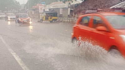 நெல்லையில் 10 மணி நேரத்துக்கும் மேலாக தொடர் மழை: இயல்பு வாழ்க்கை பாதிப்பு