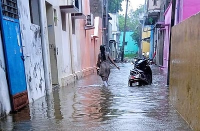 திருச்செந்தூரில் கன மழை: பொதுமக்களின் இயல்பு வாழ்க்கை  பாதிப்பு