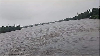 தொங்கும் தண்டவாளம்: திருச்செந்தூர் - சென்னை ரயில் நடுவழியில் நிறுத்தம்