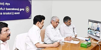 4 மாவட்ட ஆட்சியர்களுடன் முதல்வர் ஆலோசனை