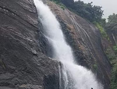 குற்றாலம் அருவிகளில் 6ஆவது நாளாக குளிக்கத் தடை