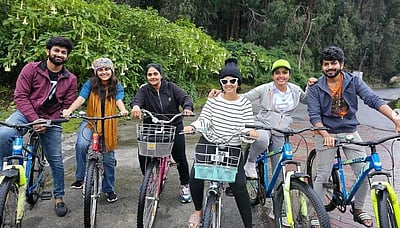 கொடைக்கானலில் பாண்டியன் ஸ்டோர்ஸ் குடும்பம்!