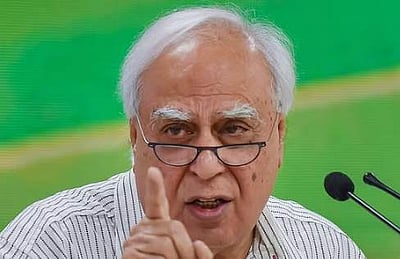 ஸ்டாலினைக் குறைகூறாமல் இதைச் செய்யலாம்: நிதியமைச்சருக்கு கபில் சிபல் அறிவுரை!