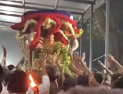 வைகுந்த ஏகாதசி: உற்சவத்தின் போது கீழே விழுந்த பெருமாள் சிலை!