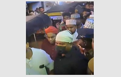 நாகூர் தர்கா விழாவில் பங்கேற்க ஆட்டோவில் வந்த ஏ.ஆர்.ரஹ்மான்