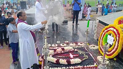 சுனாமி 19-ம் ஆண்டு நினைவு நாள்: வேளாங்கண்ணி பேராலயத்தில் சிறப்பு திருப்பலி