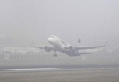 பனிமூட்டம்: தில்லி விமான நிலையத்தில் 100 விமானங்கள் தாமதம்,சில விமானங்கள் ரத்து