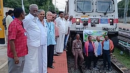பொதிகை விரைவு ரயிலை முதல் நடைமேடையில் நிறுத்தக் கோரிக்கை