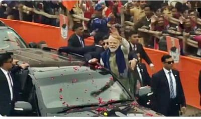 அயோத்தியில் பிரதமர் மோடிக்கு உற்சாக வரவேற்பு!