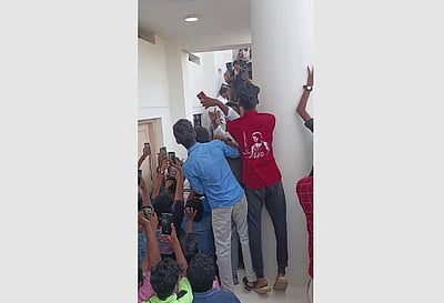 நடிகர் விஜய் நிகழ்ச்சியில் தள்ளுமுள்ளு: 6 பேர் காயம்