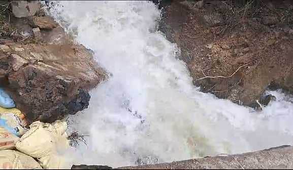 18-ஆம் கால்வாயில் உடைப்பு: தண்ணீா் திறப்பு நிறுத்தம்