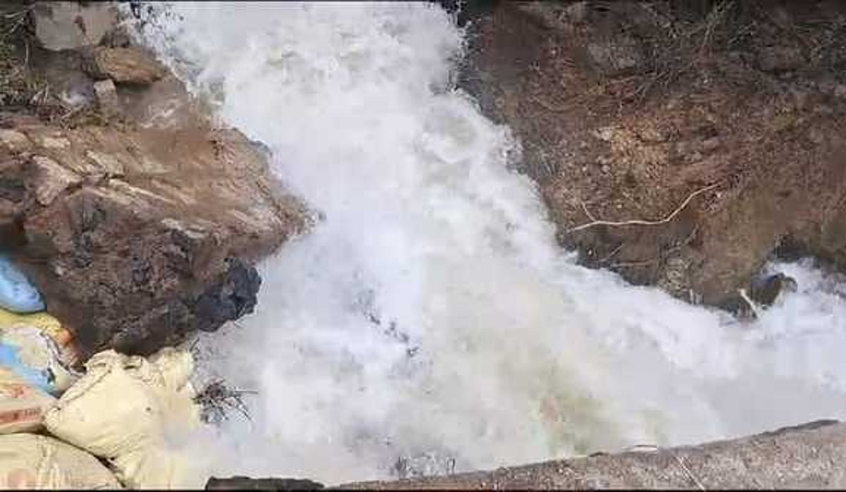 18-ஆம் கால்வாயில் உடைப்பு: தண்ணீா் திறப்பு நிறுத்தம்