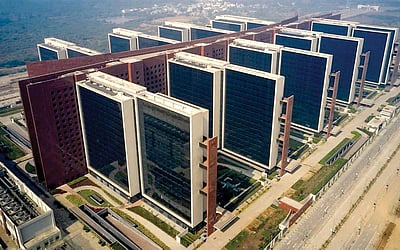 எவ்ளோ பெரிசு...!