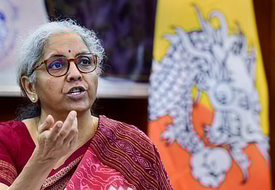 மாநில அரசுகள் கடன் வாங்கும் வரம்புக்கான விதிமுறைகளை தளா்த்தும் திட்டமில்லை!