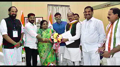 தெலங்கானா: ஆட்சியமைக்க உரிமை கோரிய காங்கிரஸ்