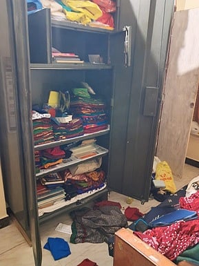 ஓய்வுபெற்ற ஆசிரியா் வீட்டில் 26 பவுன் நகை, ரூ. 2.5 லட்சம் திருட்டு