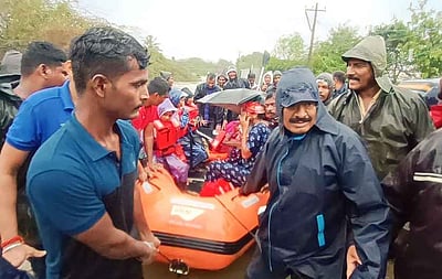 ஆவடியில் வரலாறு காணாத மழை: குடியிருப்புகளை சூழ்ந்த வெள்ளம்; இயல்பு வாழ்க்கை முடக்கம்!