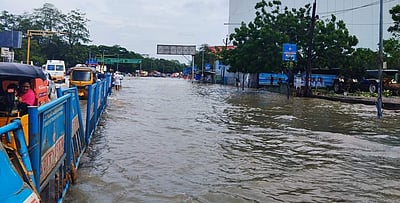 சென்னை பாடி மேம்பாலம் பகுதியில் வடியாத வெள்ளம்!