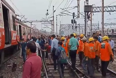 மேற்கு வங்கத்தில் ரயில் தடம் புரண்டு விபத்து: அதிர்ஷ்டவசமாக பயணிகள் உயிர் தப்பினர்!