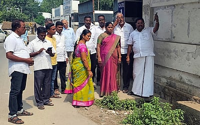 மழைநீா் கால்வாய்களில் அடைப்பு: எம்எல்ஏ ஆய்வு