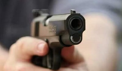 பள்ளிக்குத் துப்பாக்கியுடன் வந்த சிறுமி: ஒருவர் பலி, 5 பேர் காயம்!