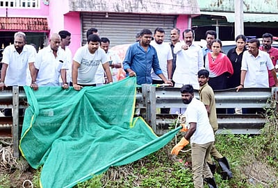 கால்வாய் தூா்வாரும் பணிகள்: அமைச்சா் சு.முத்துசாமி ஆய்வு